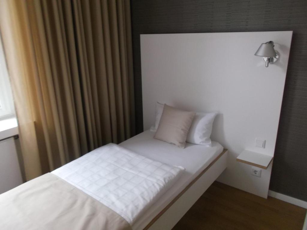 Art Hotel Ufer Дюссельдорф Экстерьер фото